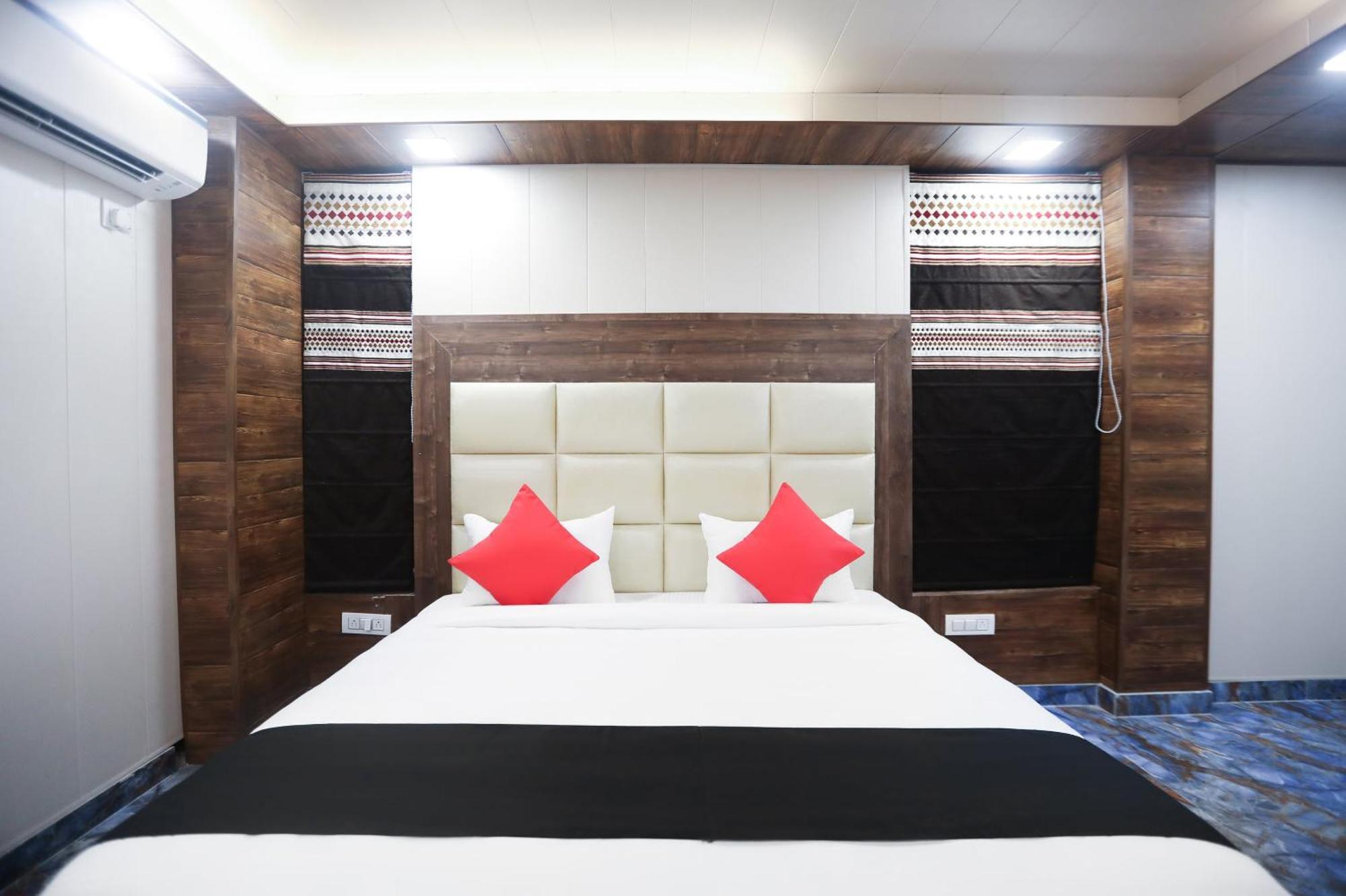 Hotel O Felicita Inn Near Seasons Mall Kharadi Экстерьер фото